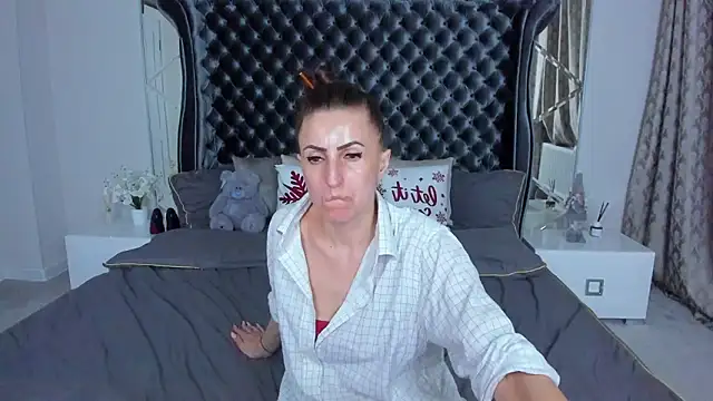 Rebecca_Diamond's cam snapshot