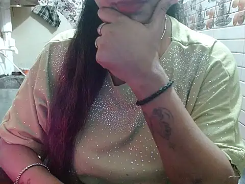 LovingPihu's cam snapshot