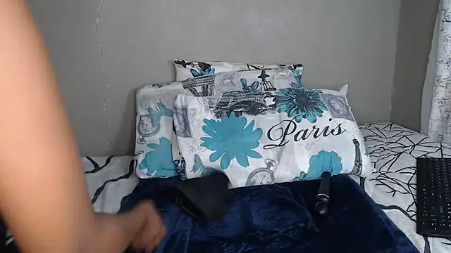 Lunalee's cam snapshot