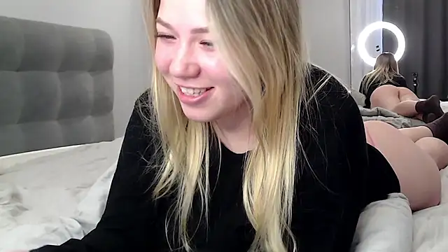 Embersweetbunny's cam snapshot