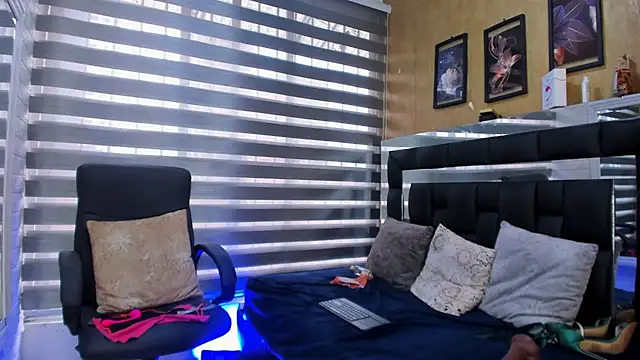 sheyla__ebony's cam snapshot