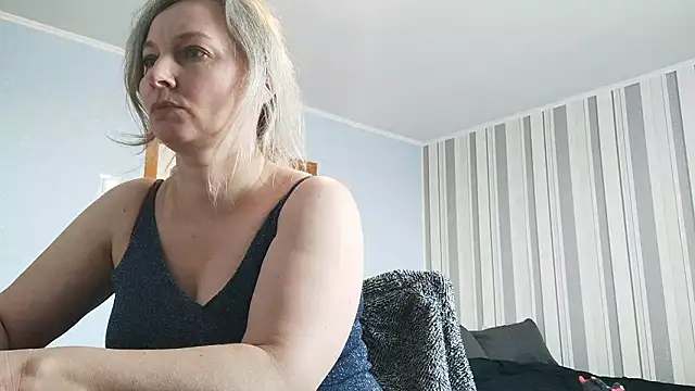 EdithManning's cam snapshot