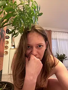 JulieLittleLove's cam snapshot