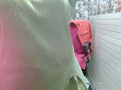 LovingPihu live sex cam