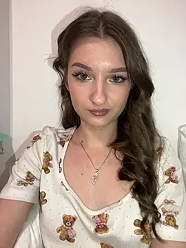 Green_eyes_lady's cam snapshot