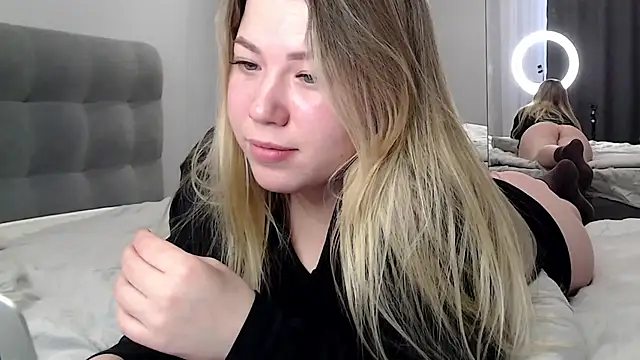 Embersweetbunny's cam snapshot