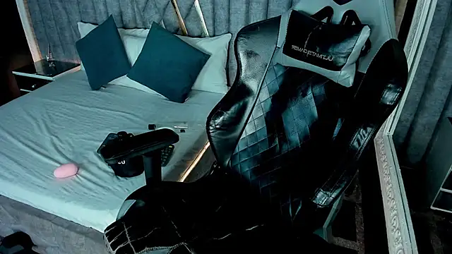 NicolaiKarav live sex cam