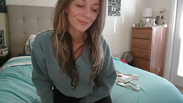 Heyitsmee33's cam snapshot