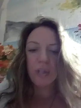 KattyLuuu's cam snapshot