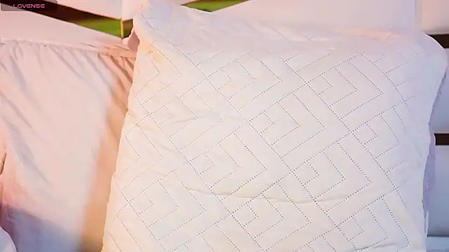 ambar_rosse25's cam snapshot