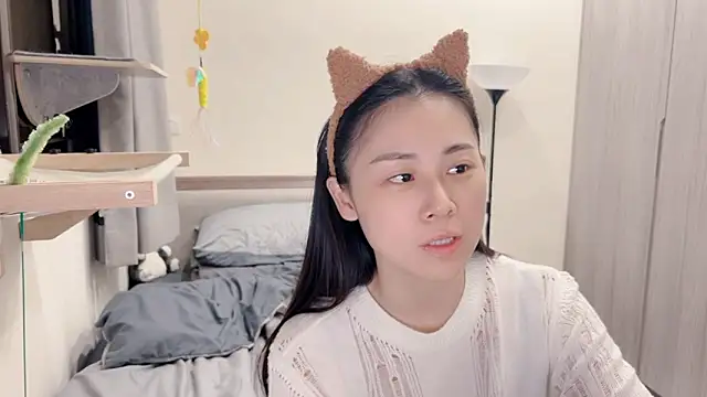 BabyOneDaily's cam snapshot