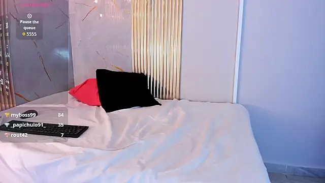 LuciaCute1's cam snapshot