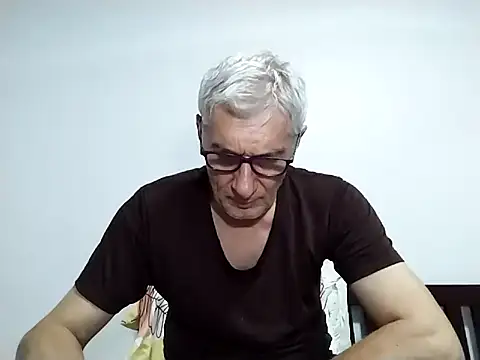 BIGUNCUTHARDCOCK live sex cam