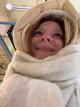 MaryHiggins live sex cam