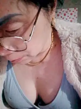 small-house123's cam snapshot