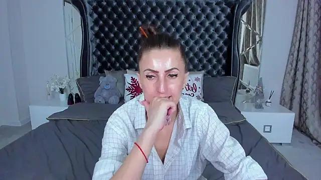 Rebecca_Diamond's cam snapshot