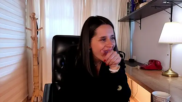 Alice_milf_'s cam snapshot