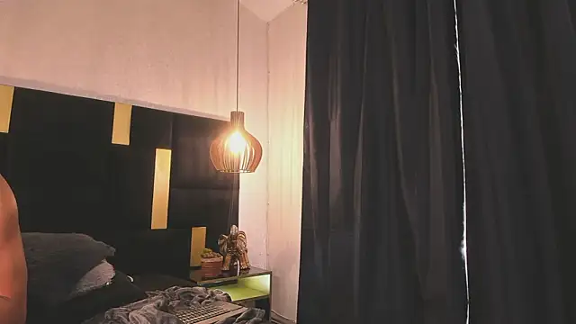 Lucio__Fox live sex cam