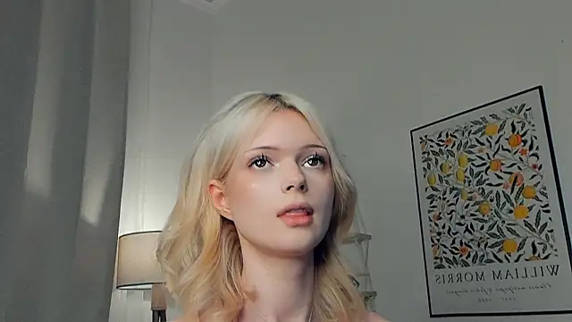LaureMestler live sex cam