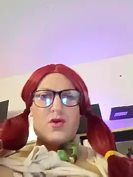 sissytrapdolly24 live sex cam