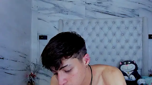 Ari_and_Storm's cam snapshot