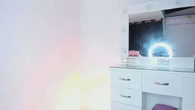 lovingdarcy_'s cam snapshot