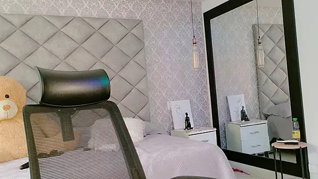 CARO_ADAMS1's cam snapshot