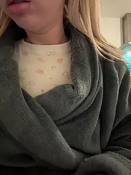 Blonde_CassieXX's cam snapshot