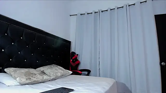 LucasBeaumont live sex cam