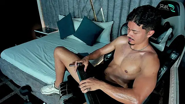 NicolaiKarav live sex cam