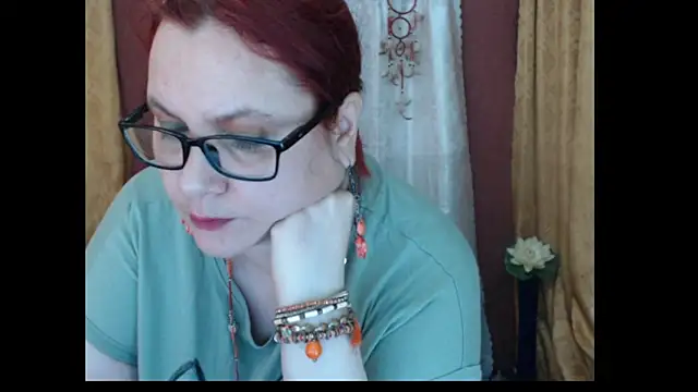 PlayfullMature's cam snapshot