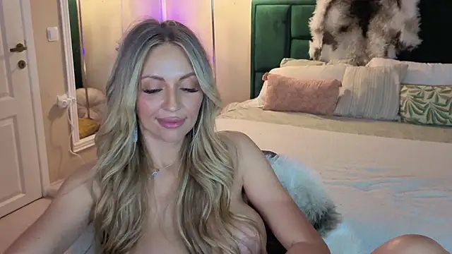 JoanneGG's cam snapshot