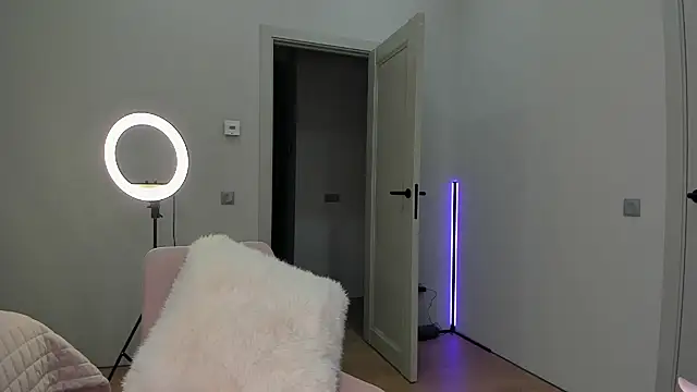 _cometoseeme_'s cam snapshot