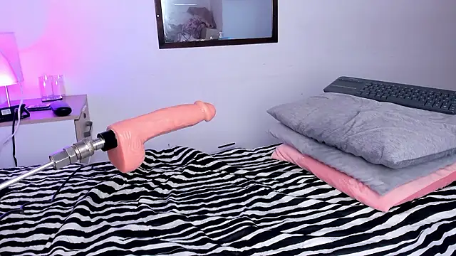 Lola_Blondie's cam snapshot