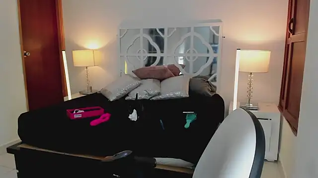 MikaelaStone live sex cam