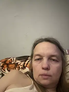 Suzanele's cam snapshot