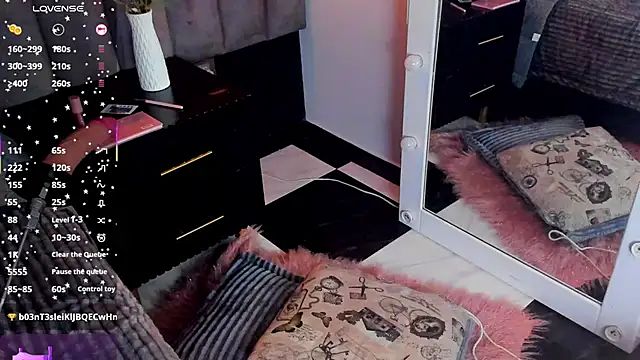 chelsea_bolton_'s cam snapshot