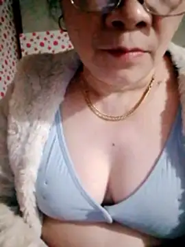 small-house123's cam snapshot