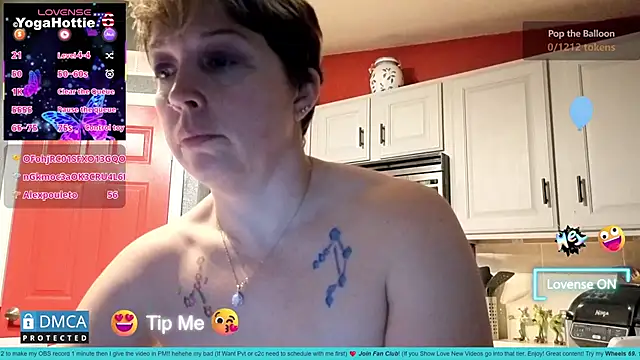 YogaHottie76's cam snapshot