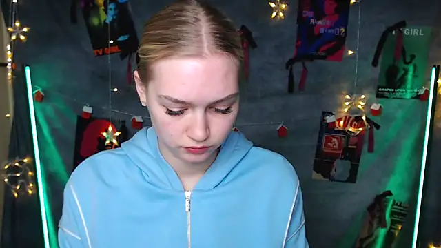 MademoiselleCl's cam snapshot