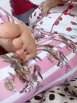 Bombamom's cam snapshot