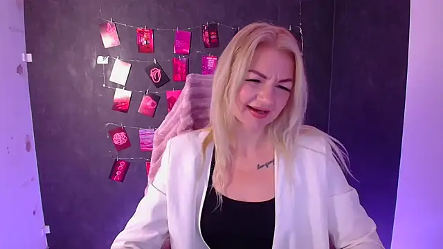 Madonna_Fire's cam snapshot