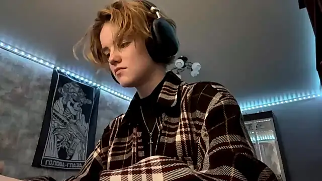 CutieGoga's cam snapshot