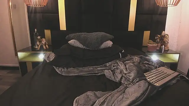 Lucio__Fox live sex cam