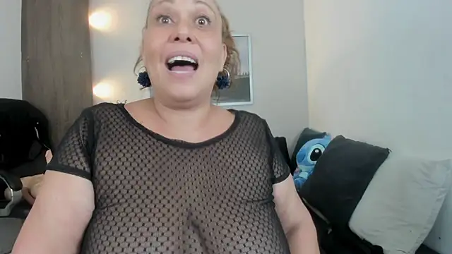 Cheryl_JONES's cam snapshot