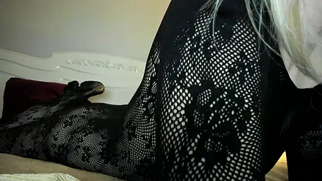 Politeeliza's cam snapshot