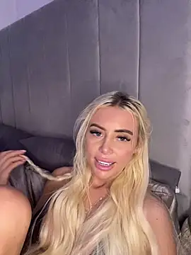 MaisieMae's cam snapshot