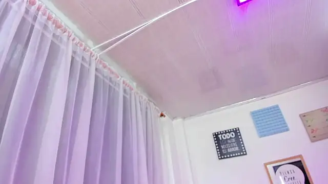 Pretty_Johnson_'s cam snapshot