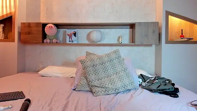 Emilly_Beaumont's cam snapshot