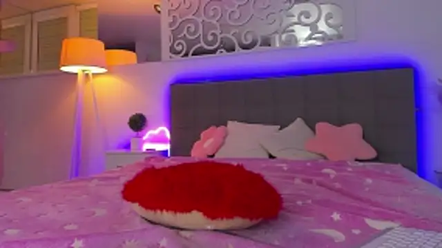 LuisaClover's cam snapshot